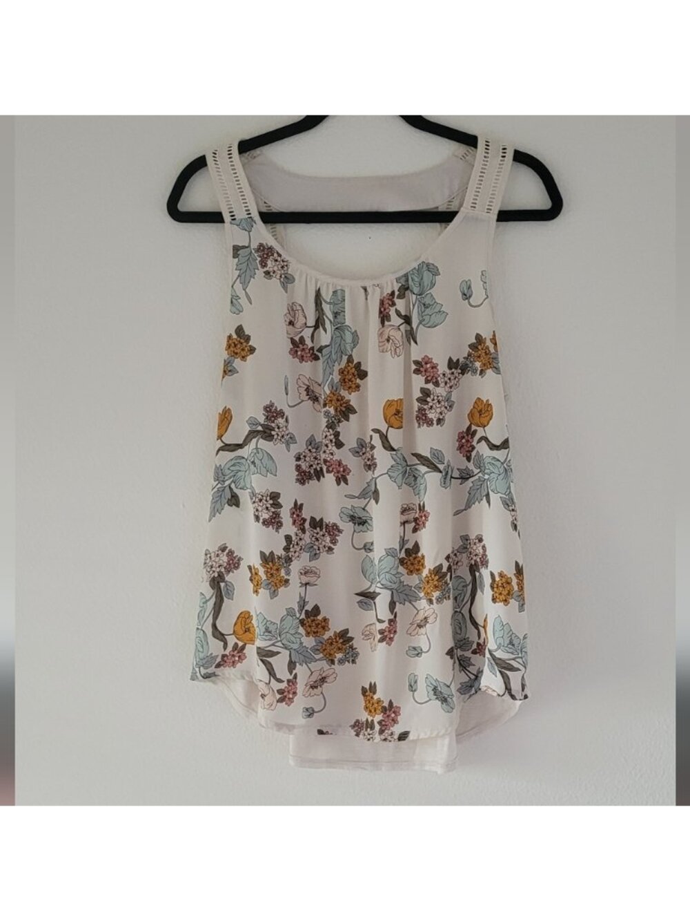 Floral Tank Top⭐️💖Yellow and Green Accents - Picture 2 of 4